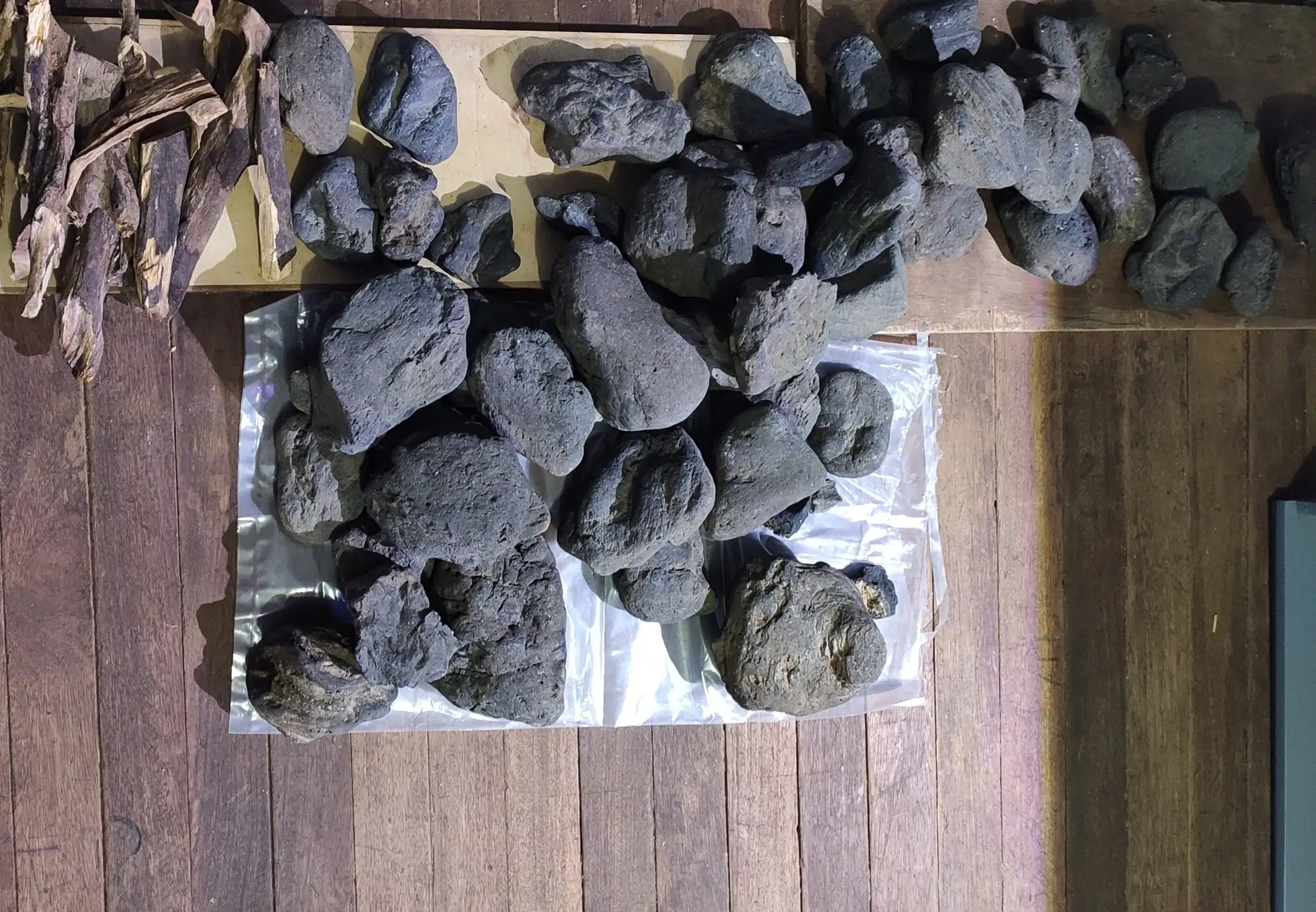 How to make a nature aquarium ranked 161th in the world - IAPLC 2020 - Ancient stump How to make a nature aquarium ranked 161th in the world - IAPLC 2020 - Ancient stump