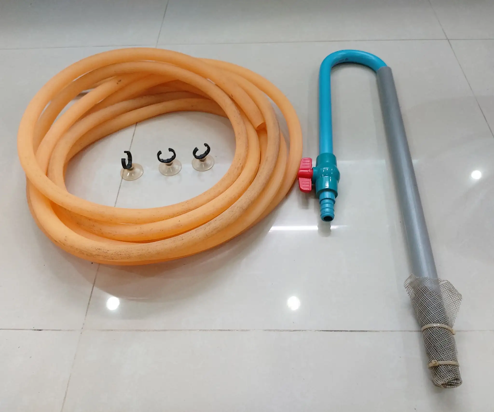 What Essential Aquascaping Toolkit do famous aquascaper Josh Sim use?